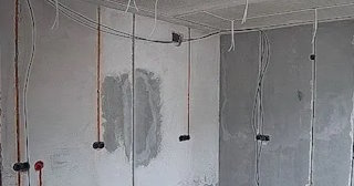 Прокладка кабеля в штробе в Твери – расценки от 210 руб - ЭлектроТвр